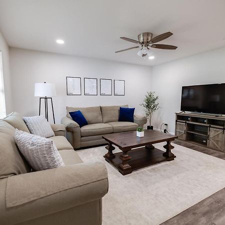 Trailside Townhouse - Close To Downtown & Bike Trails بنتونفيل المظهر الخارجي الصورة