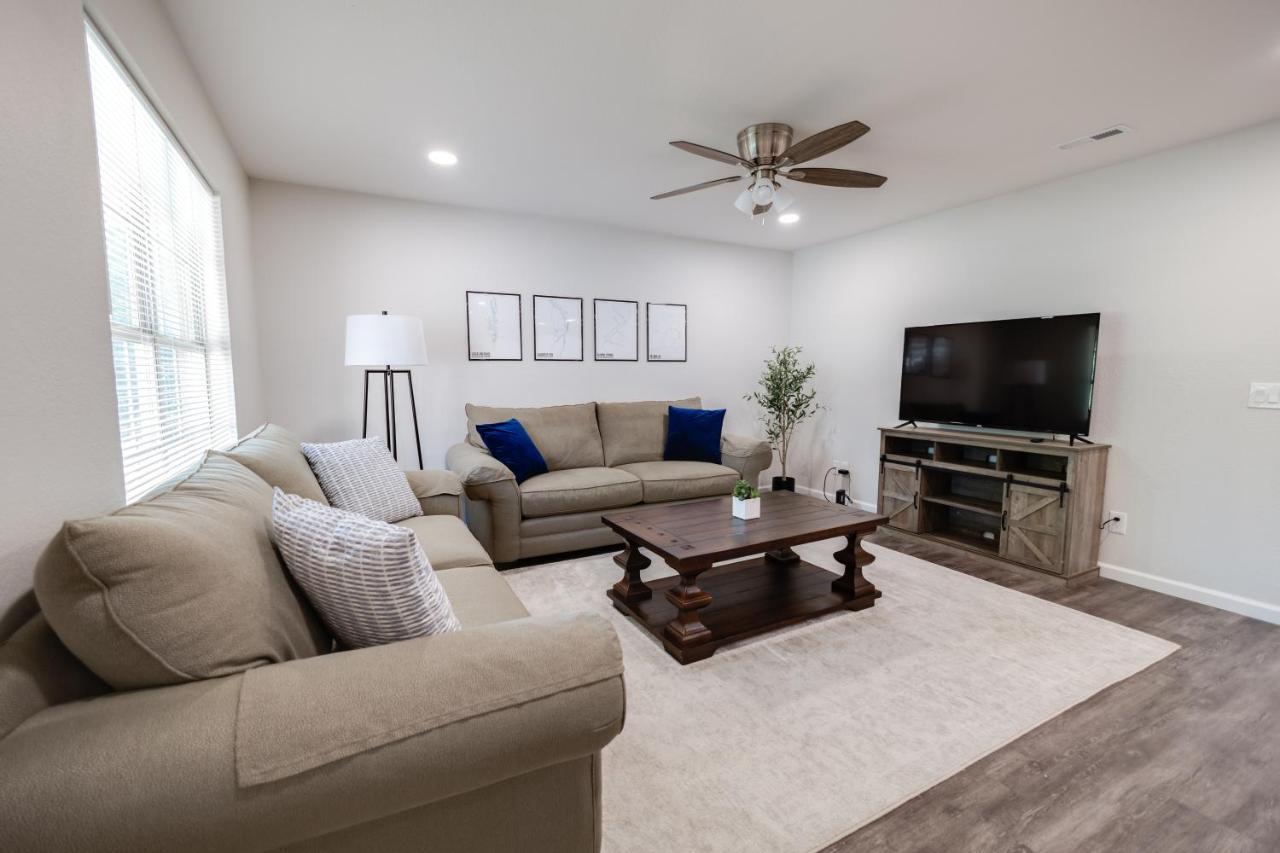 Trailside Townhouse - Close To Downtown & Bike Trails بنتونفيل المظهر الخارجي الصورة