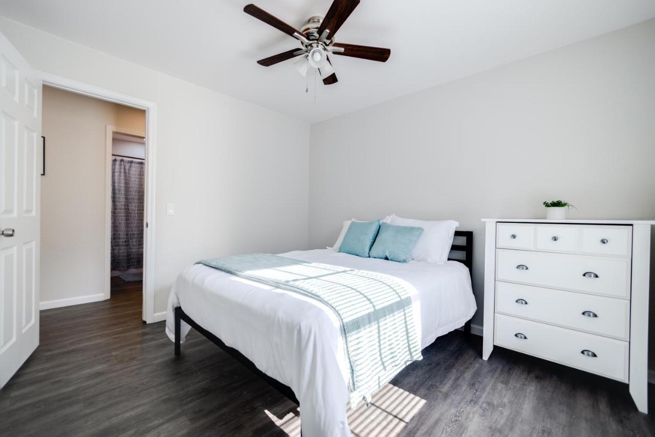 Trailside Townhouse - Close To Downtown & Bike Trails بنتونفيل المظهر الخارجي الصورة