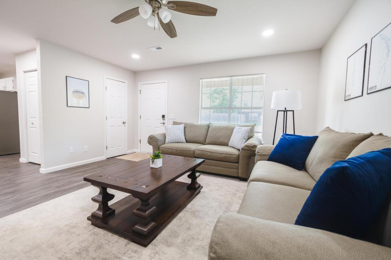 Trailside Townhouse - Close To Downtown & Bike Trails بنتونفيل المظهر الخارجي الصورة