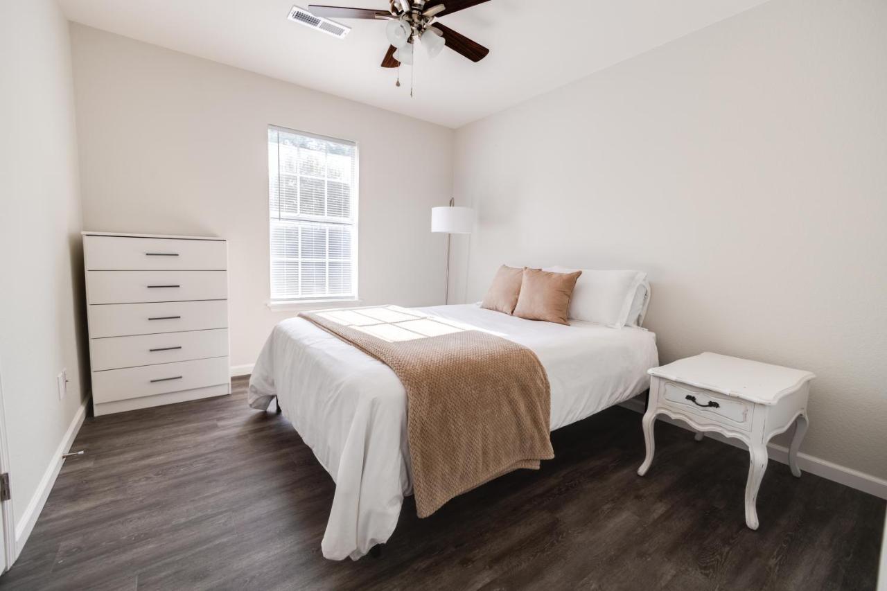 Trailside Townhouse - Close To Downtown & Bike Trails بنتونفيل المظهر الخارجي الصورة