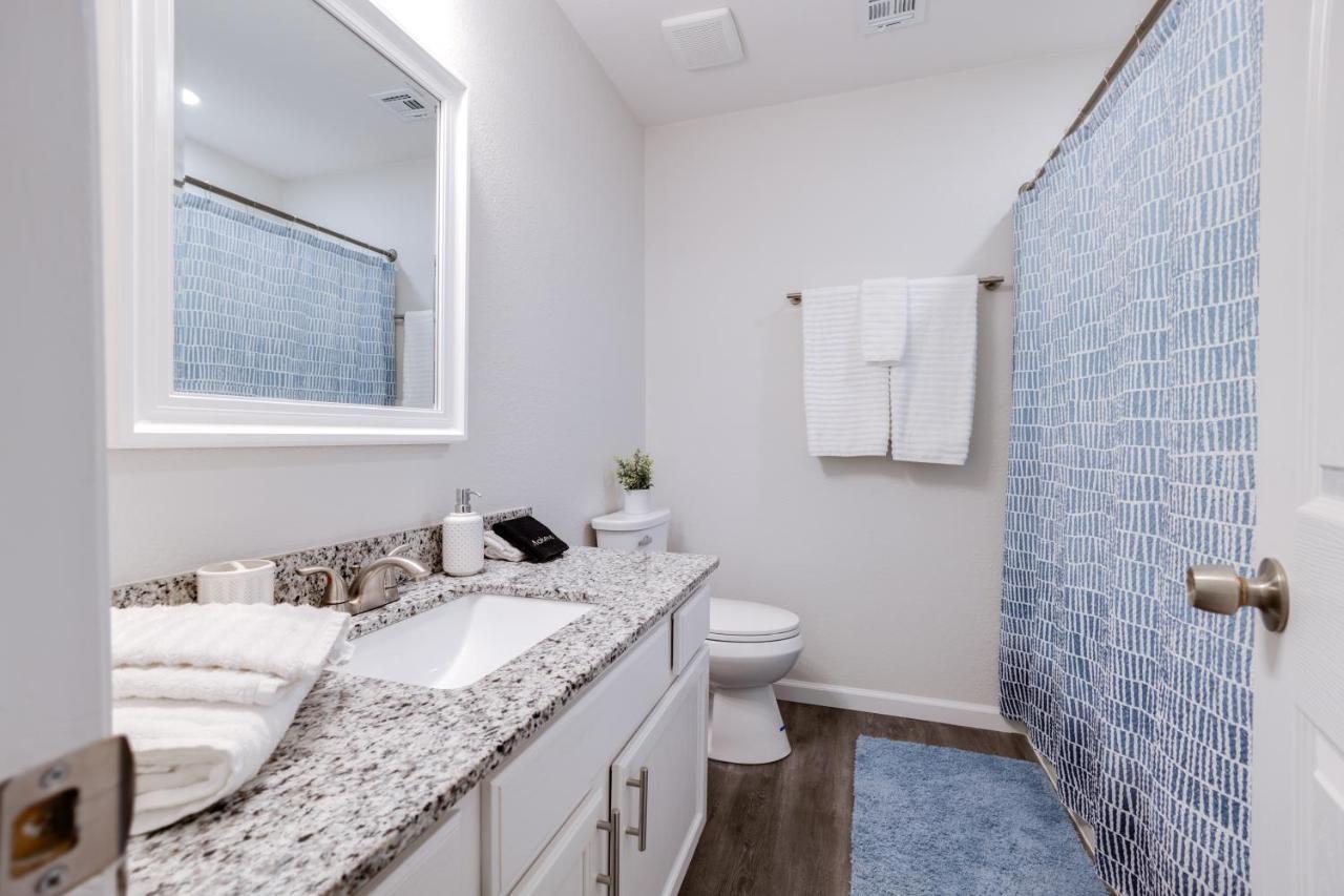 Trailside Townhouse - Close To Downtown & Bike Trails بنتونفيل المظهر الخارجي الصورة